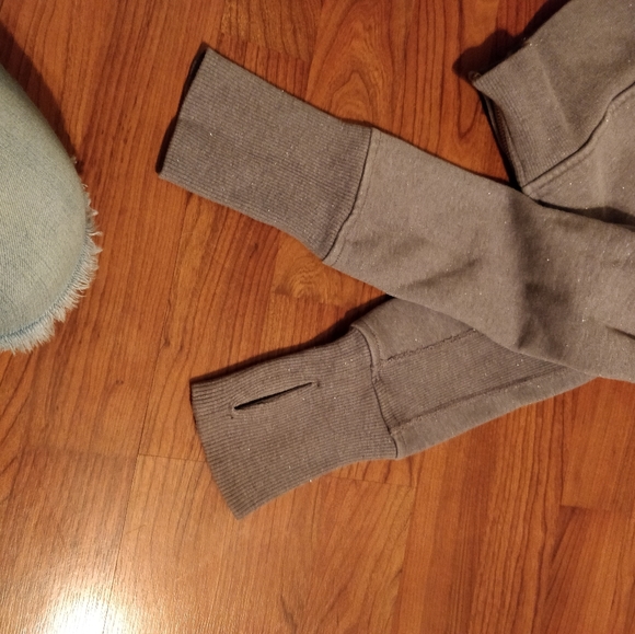 Woman's Lululemon zip up sweater - Picture 5 of 6